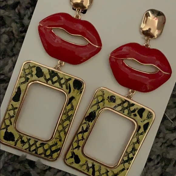 Earrings - Picture 2 of 7